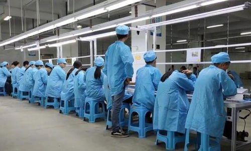 打工小伙進了深圳富士康做臨時工,26元一小時,曾經(jīng)最高時達到30